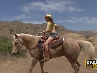 Great brunet ýaşlar harlot missy stone daşda cowboy style fuck