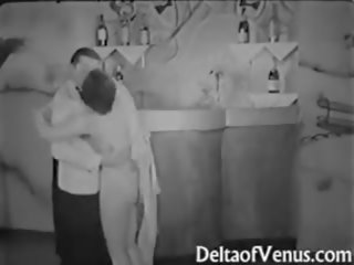 Autentico annata sesso clip 1930s - due donne un uomo (ffm) trio