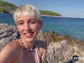 Ersties - 美丽 annika 播放 同 她自己 上 一 stupendous 海滩 在 croatia