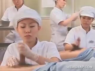 Tenåring asiatisk sykepleiere gnir shafts til sperm medisinsk eksamen