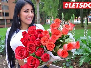 Morena leva sexo clipe sobre rosas #letsdoeit