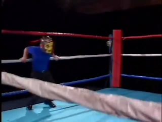 Gwen vasaros turintys xxx video su a liliputai wrestler