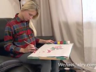 Alecia renard paints sur son canapé et masturbe: hd sexe 6a
