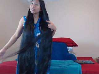 Adorabile lungo dai capelli asiatico striptease e hairplay: hd xxx clip da