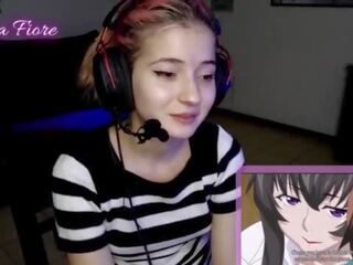 18yo youtuber mendapat panas kepada trot memerhatikan hentai semasa yang aliran dan melancap - emma fiore